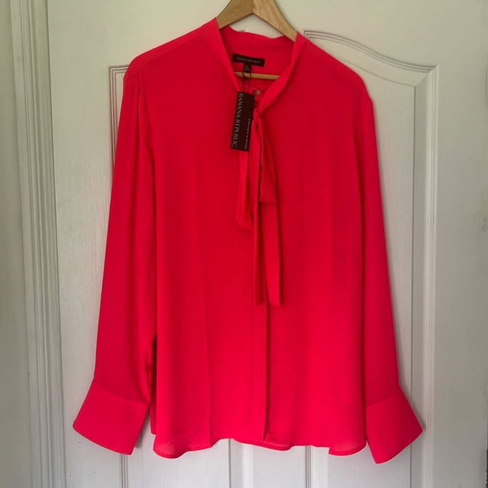 Banana Republic Long sleeve, Collarless button-up with tie